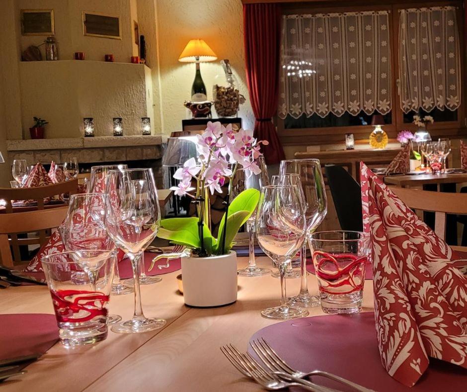 Reves Gourmands, Hotellerie & Gastronomie Vernayaz Exteriér fotografie