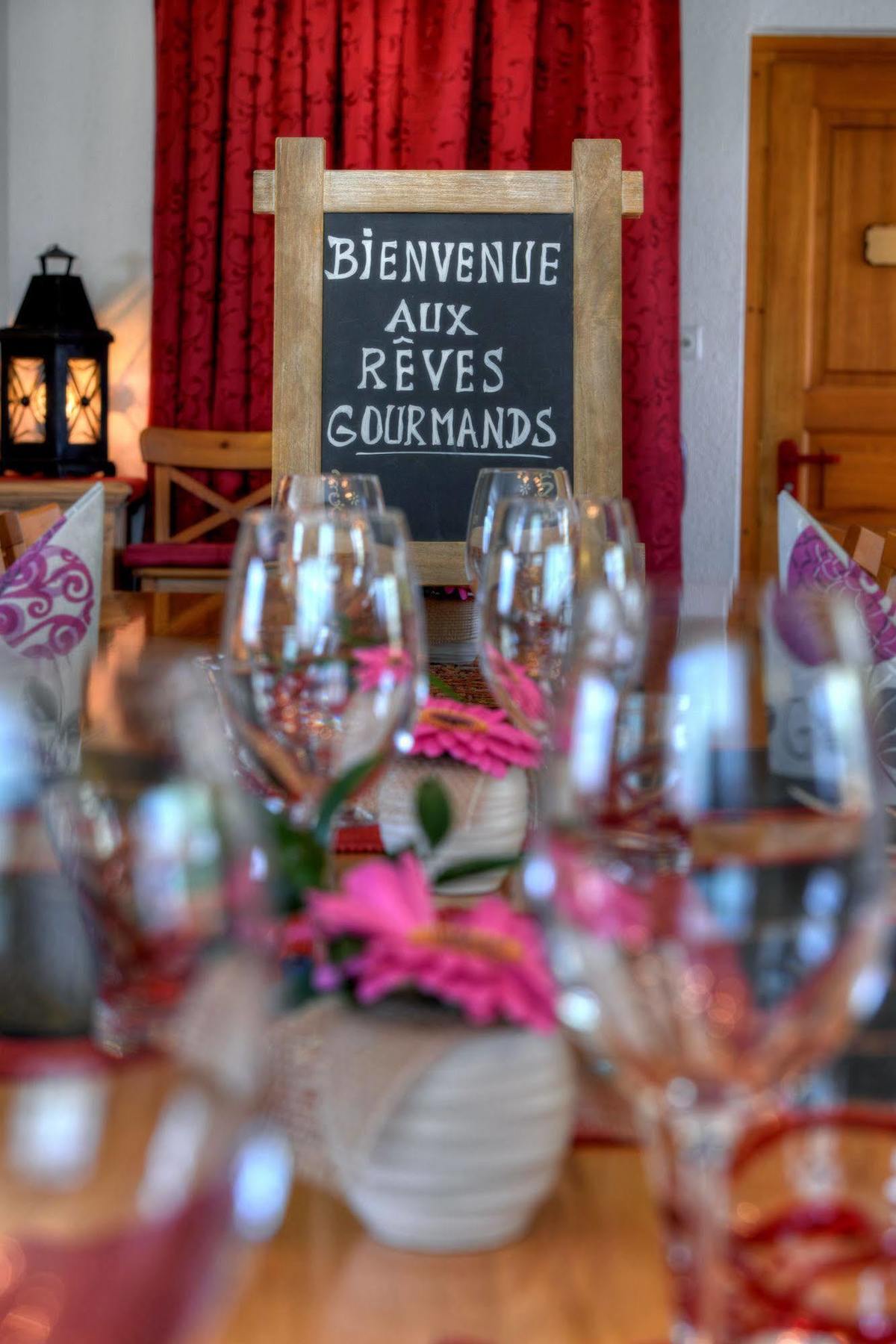Reves Gourmands, Hotellerie & Gastronomie Vernayaz Exteriér fotografie