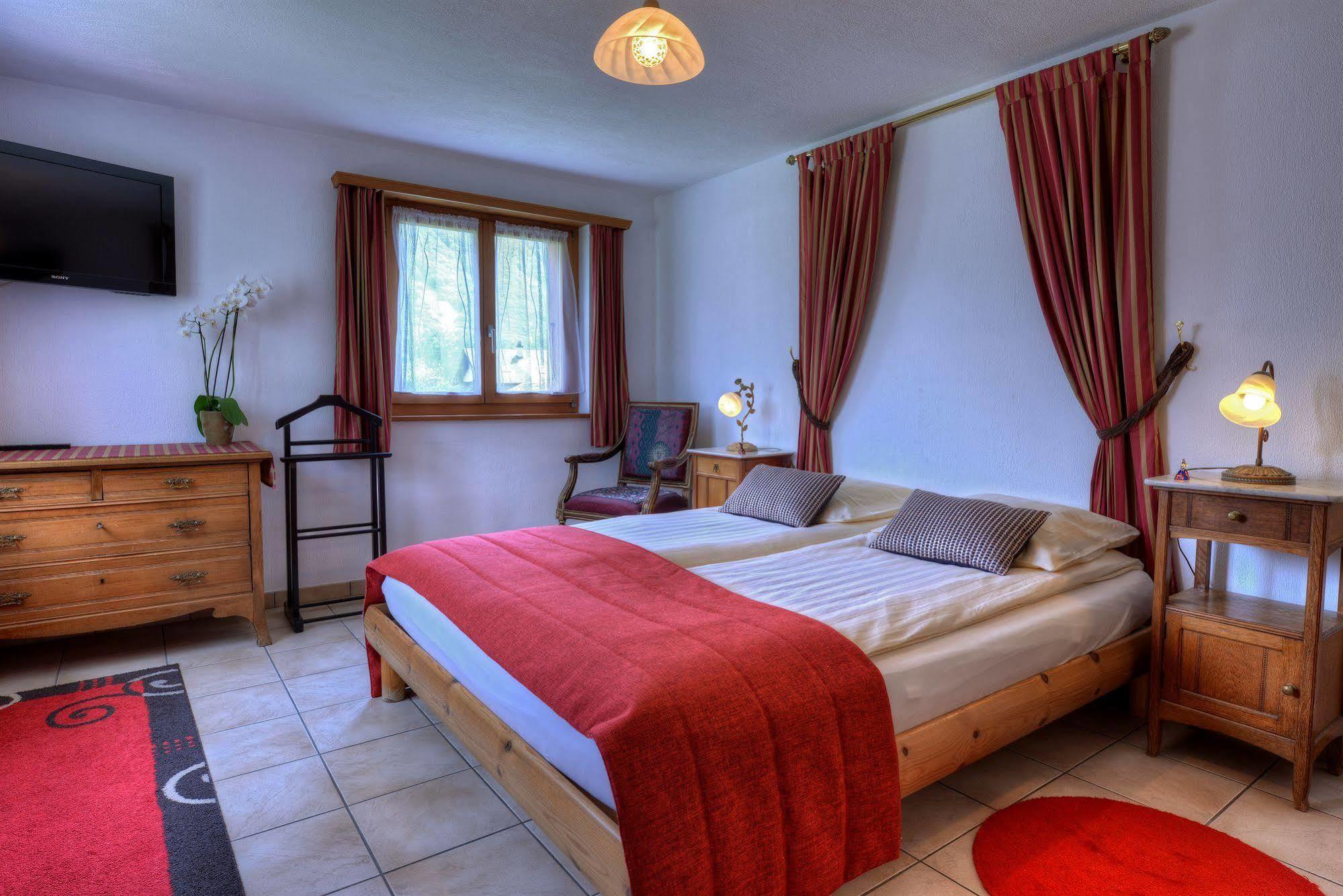 Reves Gourmands, Hotellerie & Gastronomie Vernayaz Exteriér fotografie