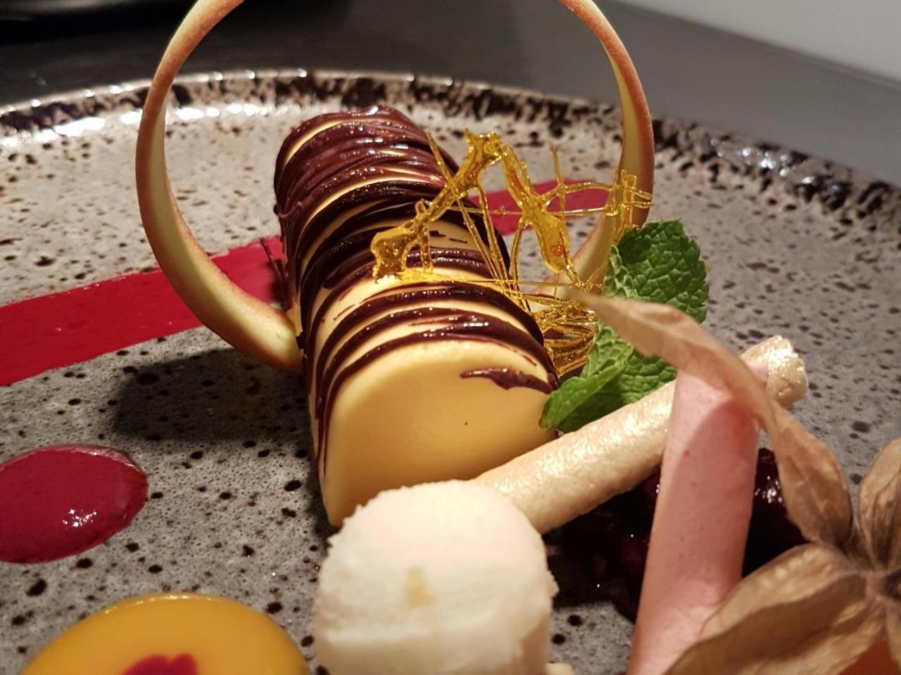 Reves Gourmands, Hotellerie & Gastronomie Vernayaz Exteriér fotografie