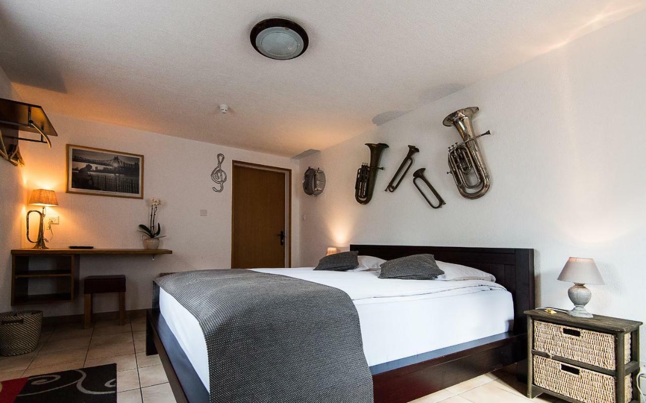 Reves Gourmands, Hotellerie & Gastronomie Vernayaz Exteriér fotografie